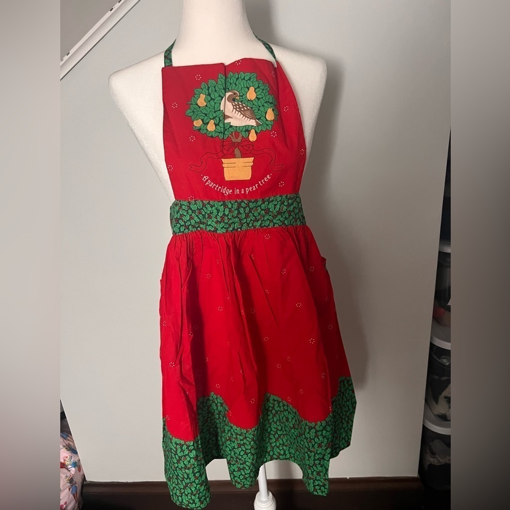 Christmas Holiday EUC apron classic partridge in a pear tree design red green